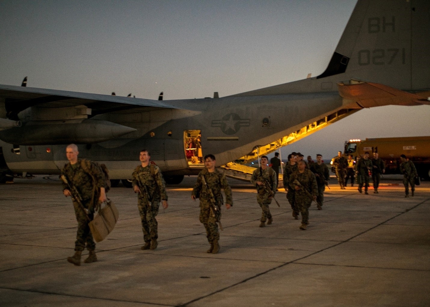 Despliegan marines en Guantánamo para llevar a cabo el plan de Trump de encerrar a migrantes irregulares