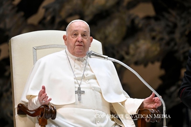 El papa Francisco es ingresado en el hospital a causa de una bronquitis