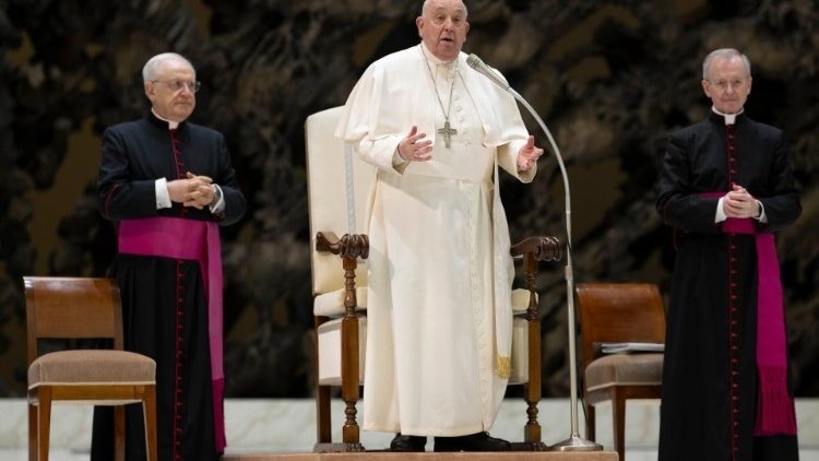 El papa Francisco cumple tres semanas hospitalizado y su estado sigue siendo reservado