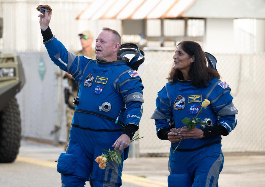 Los-astronautas-varados-de-la-NASA-regresan-a-la-Tierra-foto-Xinhua