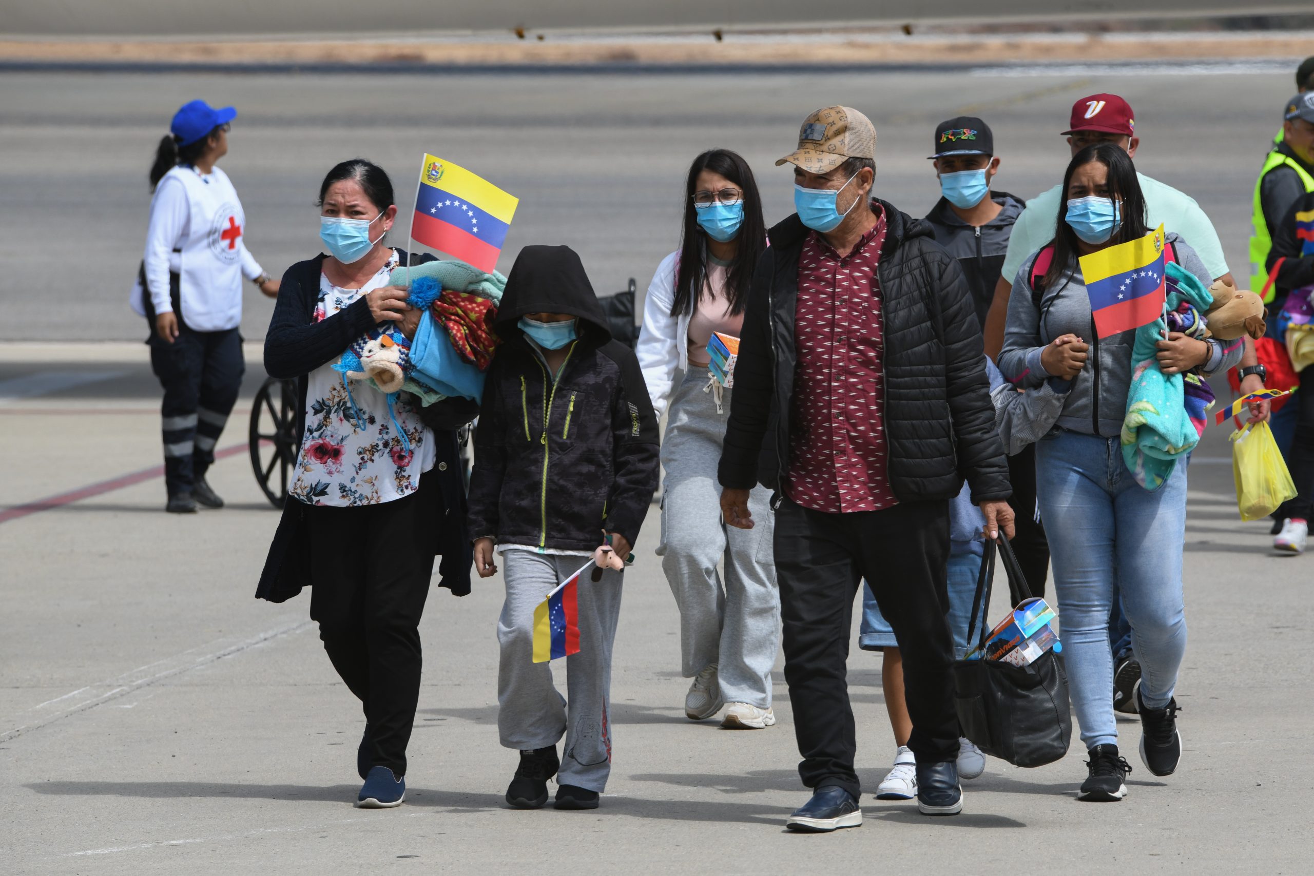 Venezuela recibe un nuevo vuelo con 215 connacionales deportados desde EE. UU.