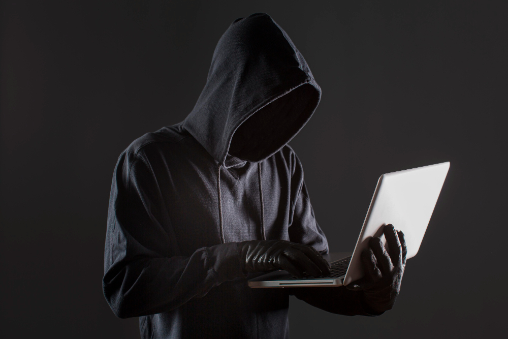 Ciberdelincuentes pagan publicidad para engañar a usuarios en Venezuela, alerta especialista