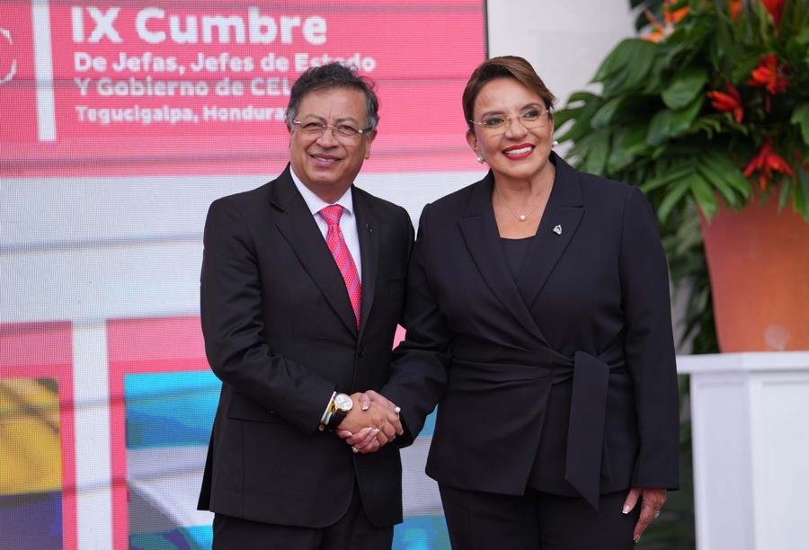 Petro asume presidencia de la Celac y critica que migrantes sea enviados a cárcel de El Salvador