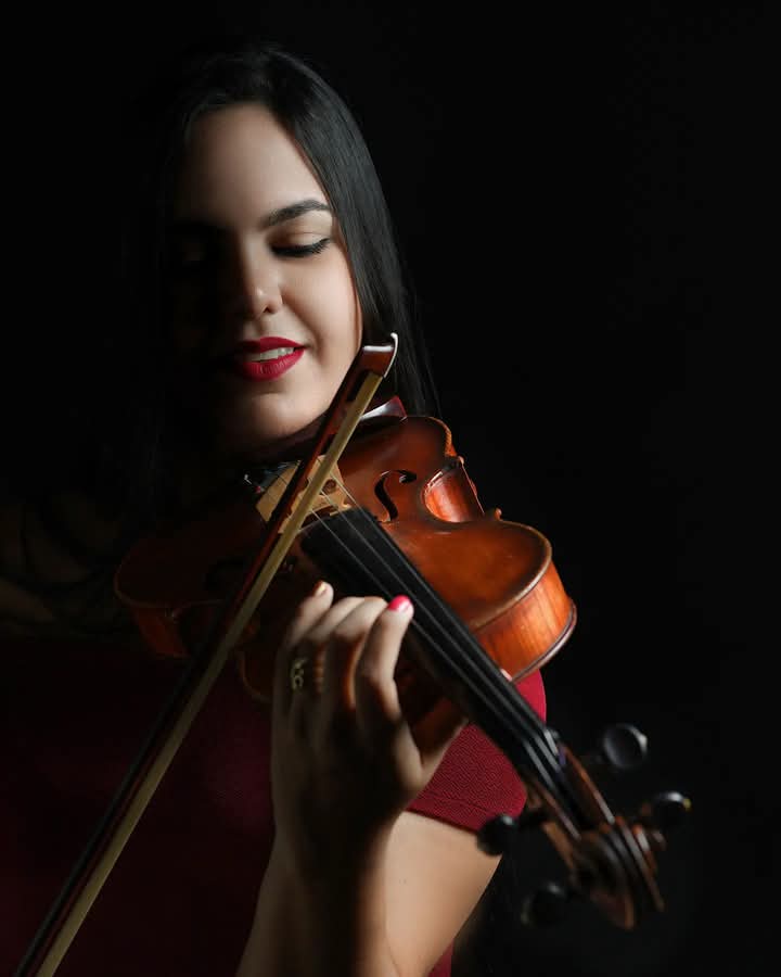 María Virginia García, la violinista venezolana que transforma emociones en música y conquista escenarios