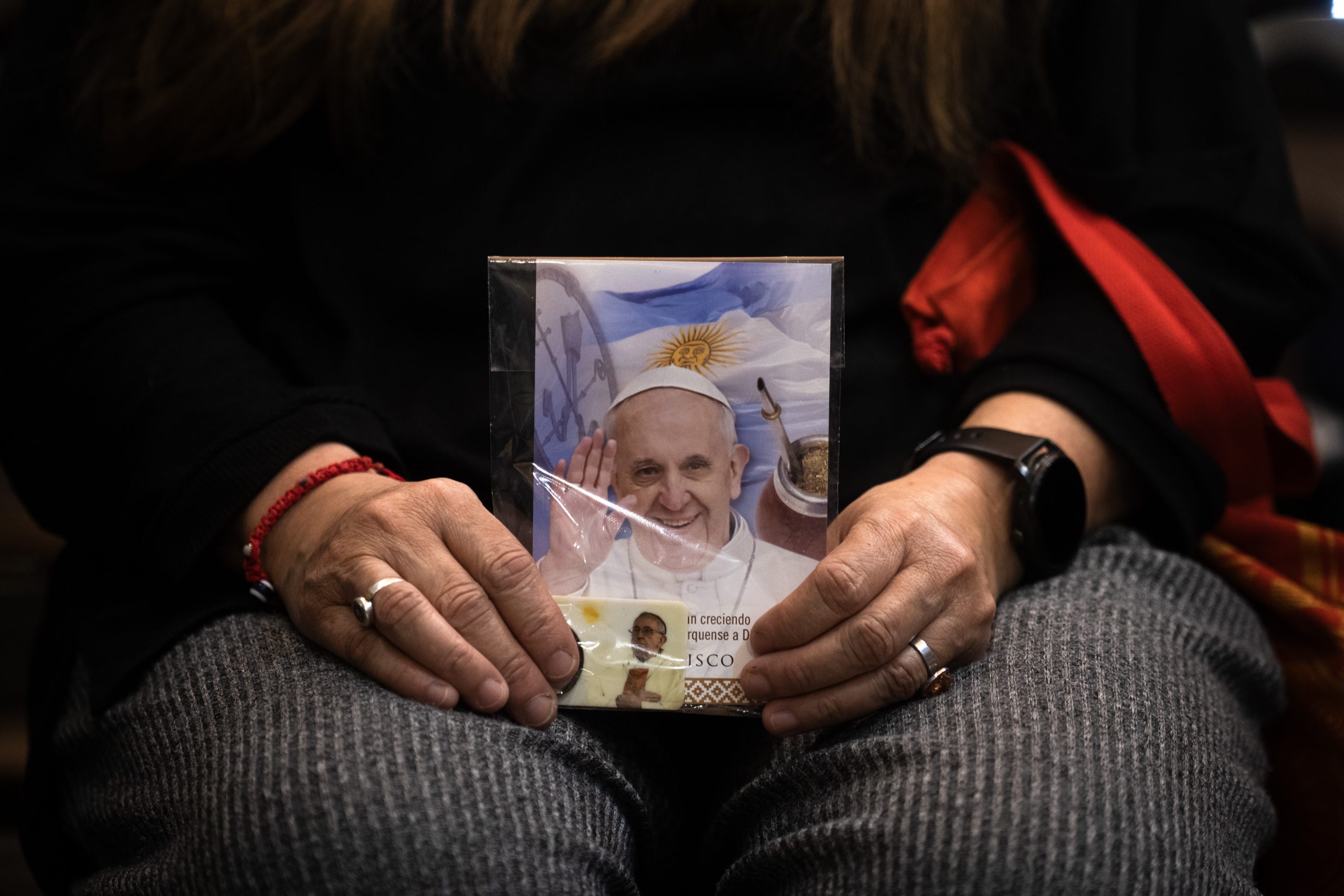 El papa Francisco pide en su testamento que su sepulcro esté "en la tierra", sin decoración y diga "Franciscus"