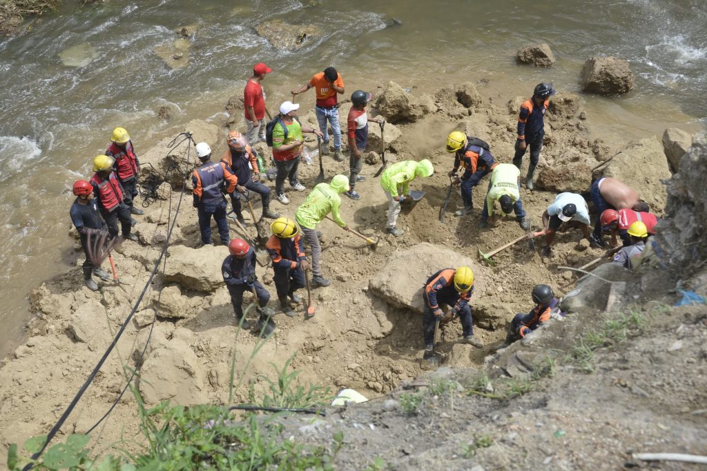 En secuencia: así fue el trágico que cobró la vida de un hombre en quebrada La Ruezga.